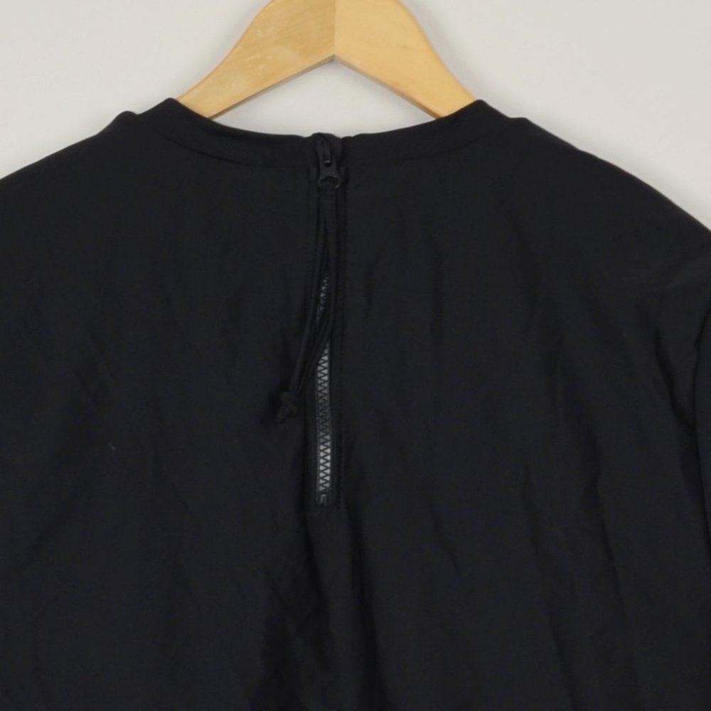 Torrid Black Snake Rose Crop Rashguard NWT - Picture 8 of 11